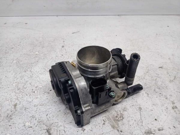 BOITIER PAPILLON VW/AUDI/SEAT/SKODA 1.6i 1.8i - Vue 1